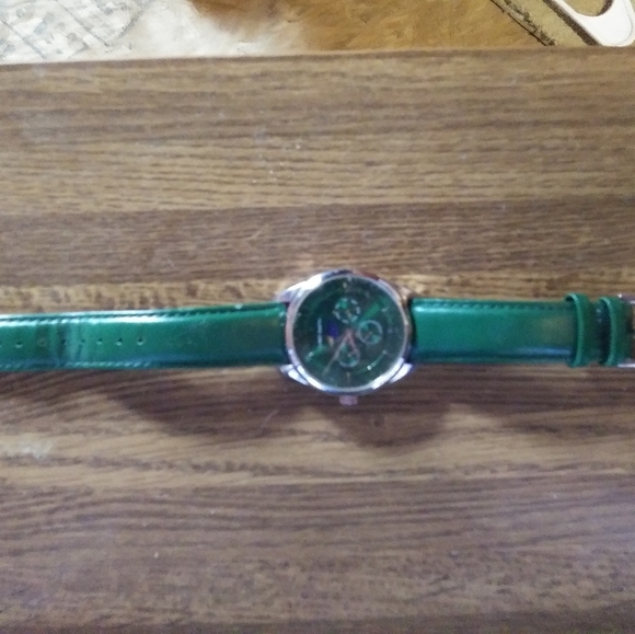 Watch - Picture 3 of 10